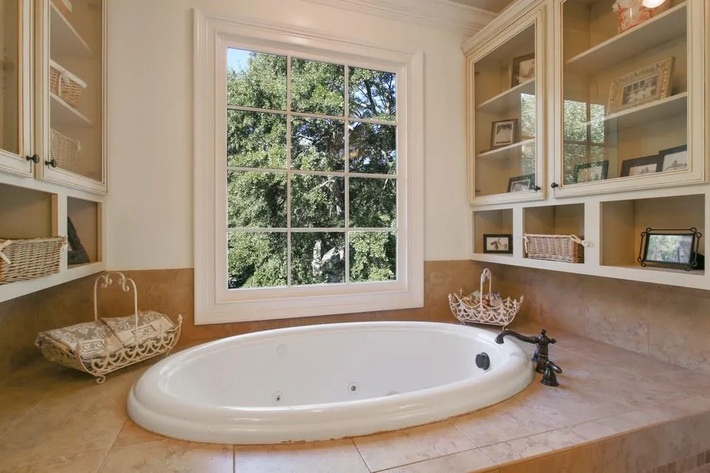 4692 E Conway Drive Nw, Atlanta, Georgia 30327, 5 Bedrooms Bedrooms, ,5 BathroomsBathrooms,Residential,Sold,4692 E Conway Drive Nw,5918701