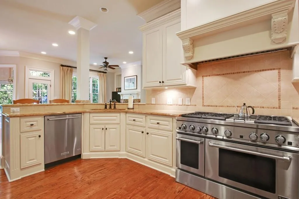 4692 E Conway Drive Nw, Atlanta, Georgia 30327, 5 Bedrooms Bedrooms, ,5 BathroomsBathrooms,Residential,Sold,4692 E Conway Drive Nw,5918701