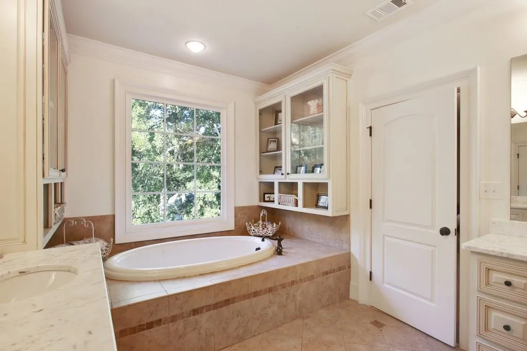 4692 E Conway Drive Nw, Atlanta, Georgia 30327, 5 Bedrooms Bedrooms, ,5 BathroomsBathrooms,Residential,Sold,4692 E Conway Drive Nw,5918701