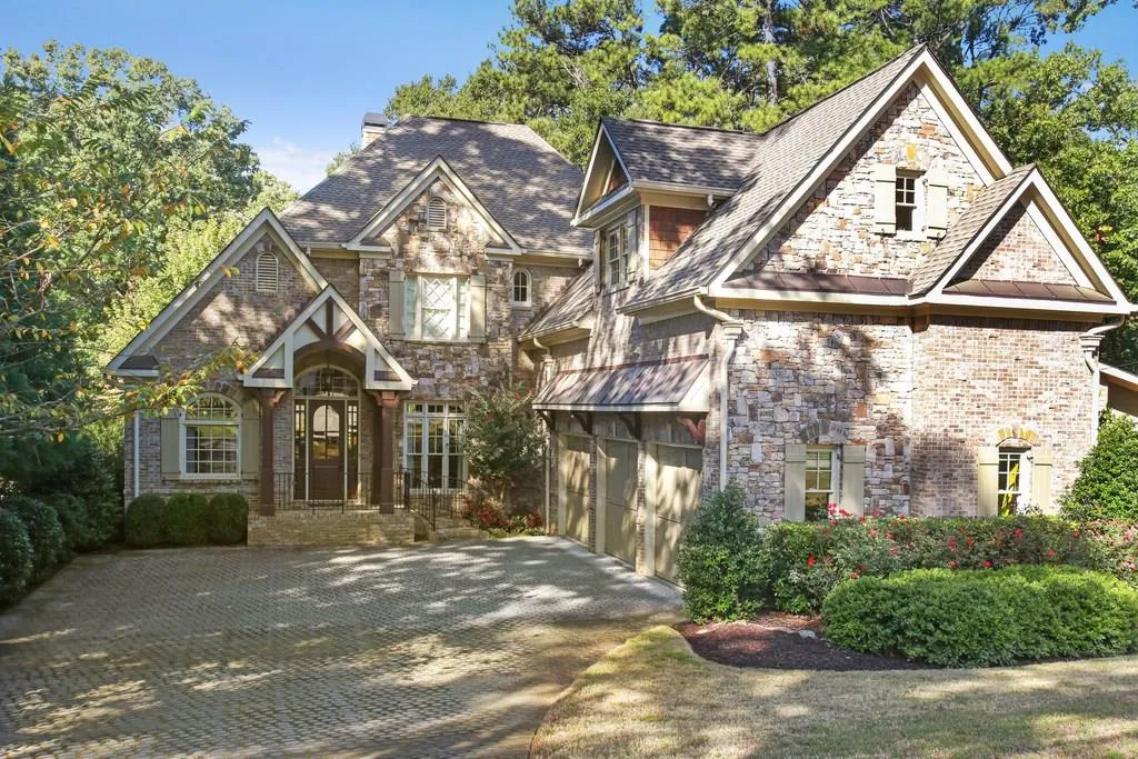 4692 E Conway Drive Nw, Atlanta, Georgia 30327, 5 Bedrooms Bedrooms, ,5 BathroomsBathrooms,Residential,Sold,4692 E Conway Drive Nw,5918701