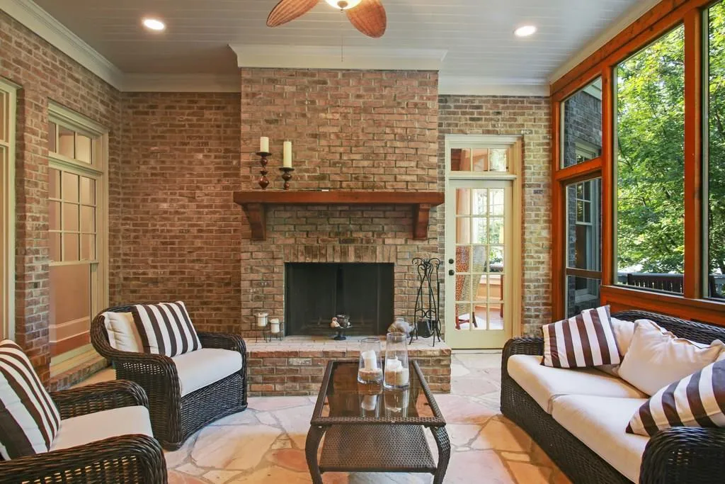 4692 E Conway Drive Nw, Atlanta, Georgia 30327, 5 Bedrooms Bedrooms, ,5 BathroomsBathrooms,Residential,Sold,4692 E Conway Drive Nw,5918701