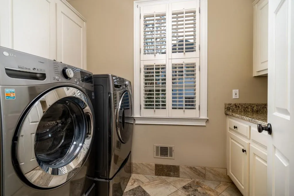 5810 Long Grove Drive, Sandy Springs, Georgia 30328, 5 Bedrooms Bedrooms, ,4 BathroomsBathrooms,Residential,Sold,5810 Long Grove Drive,6848442