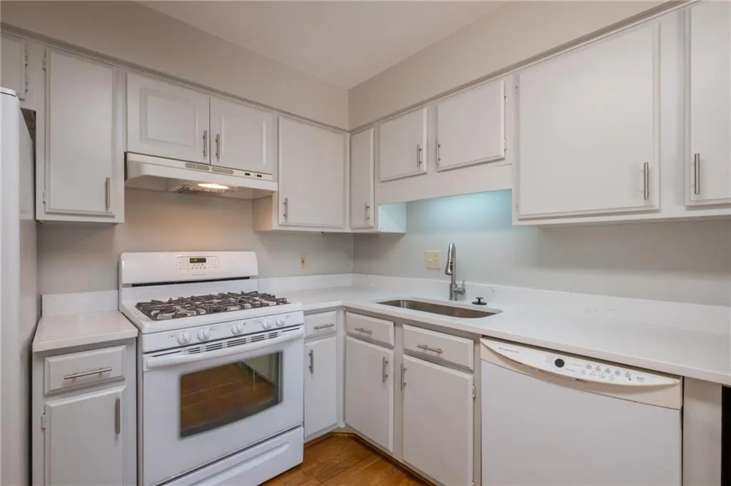 3817 Paces Ferry West Se, Atlanta, Georgia 30339, 4 Bedrooms Bedrooms, 0 ,3 BathroomsBathrooms,Residential,For Sale,3817 Paces Ferry West Se,7748032