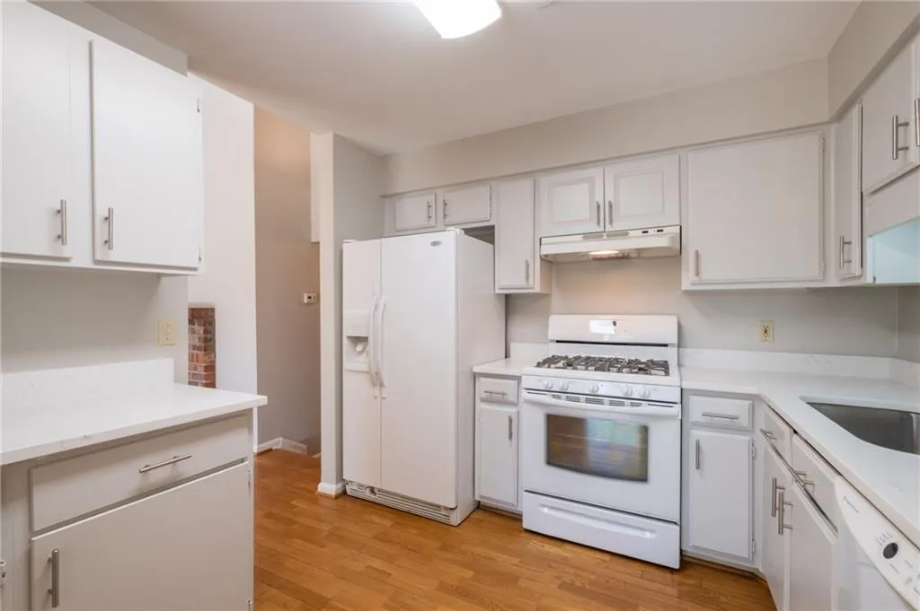 3817 Paces Ferry West Se, Atlanta, Georgia 30339, 4 Bedrooms Bedrooms, 0 ,3 BathroomsBathrooms,Residential,For Sale,3817 Paces Ferry West Se,7748032