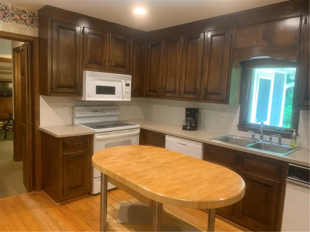 90 Messina Way, Sandy Springs, Georgia 30328, 5 Bedrooms Bedrooms, ,2 BathroomsBathrooms,Residential,Sold,90 Messina Way,6882822