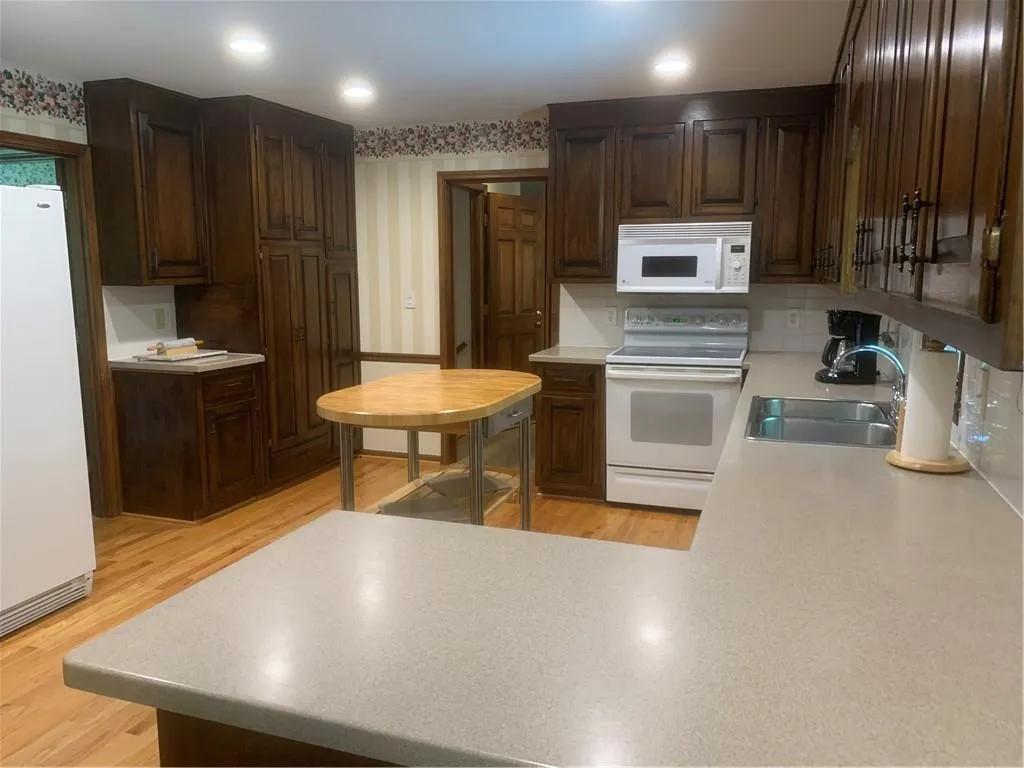 90 Messina Way, Sandy Springs, Georgia 30328, 5 Bedrooms Bedrooms, ,2 BathroomsBathrooms,Residential,Sold,90 Messina Way,6882822