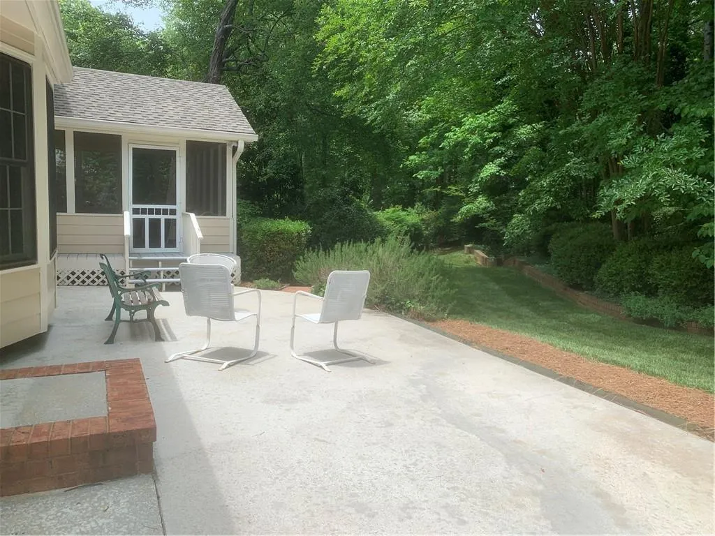 90 Messina Way, Sandy Springs, Georgia 30328, 5 Bedrooms Bedrooms, ,2 BathroomsBathrooms,Residential,Sold,90 Messina Way,6882822