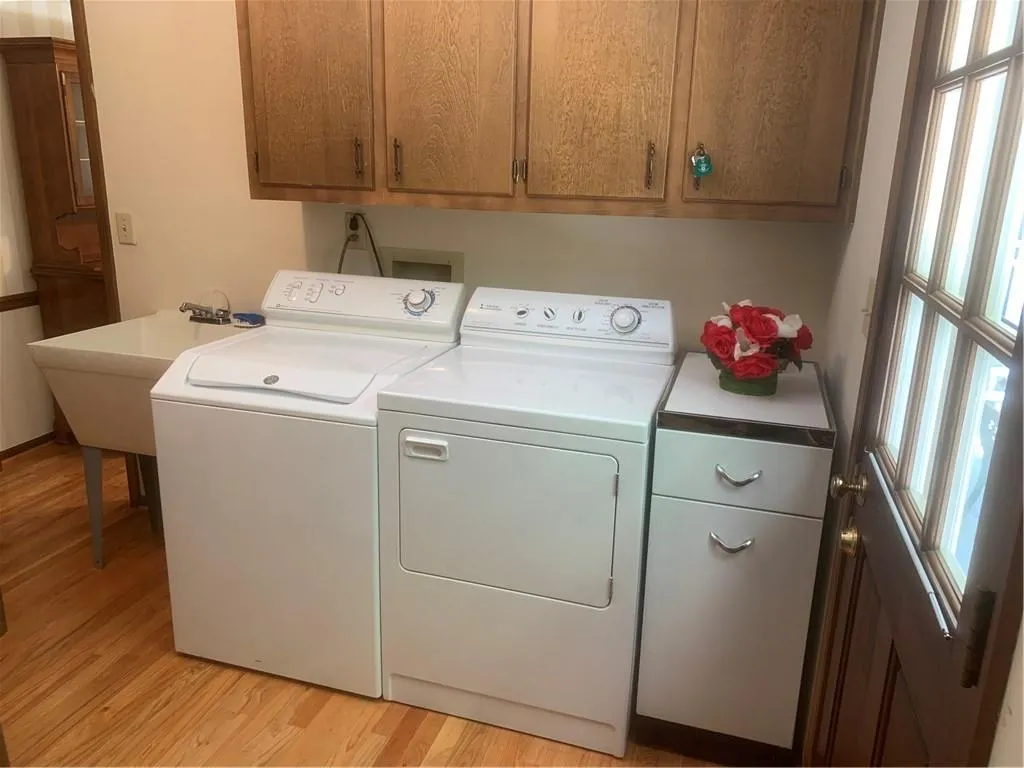 90 Messina Way, Sandy Springs, Georgia 30328, 5 Bedrooms Bedrooms, ,2 BathroomsBathrooms,Residential,Sold,90 Messina Way,6882822