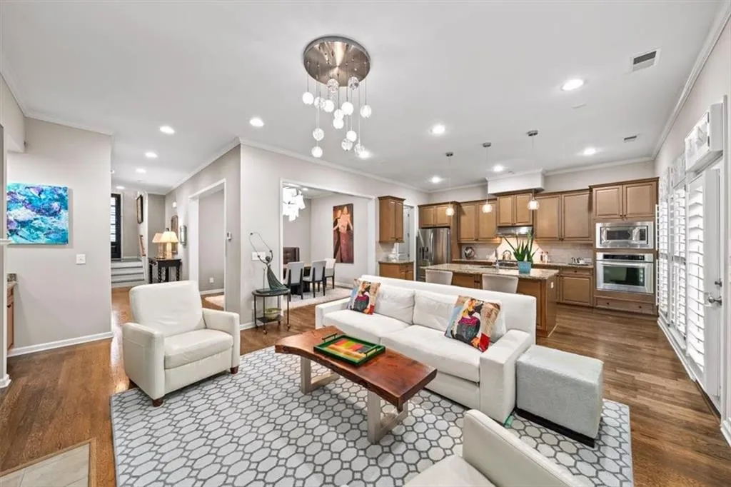 5564 High Point Road, Atlanta, Georgia 30342, 4 Bedrooms Bedrooms, ,4 BathroomsBathrooms,Residential,For Sale,5564 High Point Road,7692962