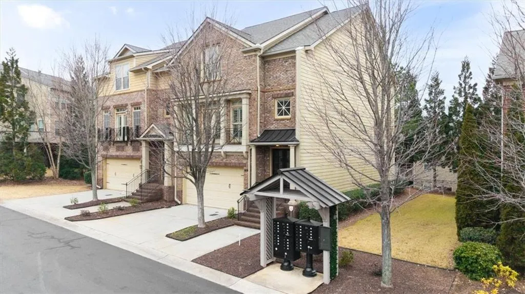 5564 High Point Road, Atlanta, Georgia 30342, 4 Bedrooms Bedrooms, ,4 BathroomsBathrooms,Residential,For Sale,5564 High Point Road,7692962