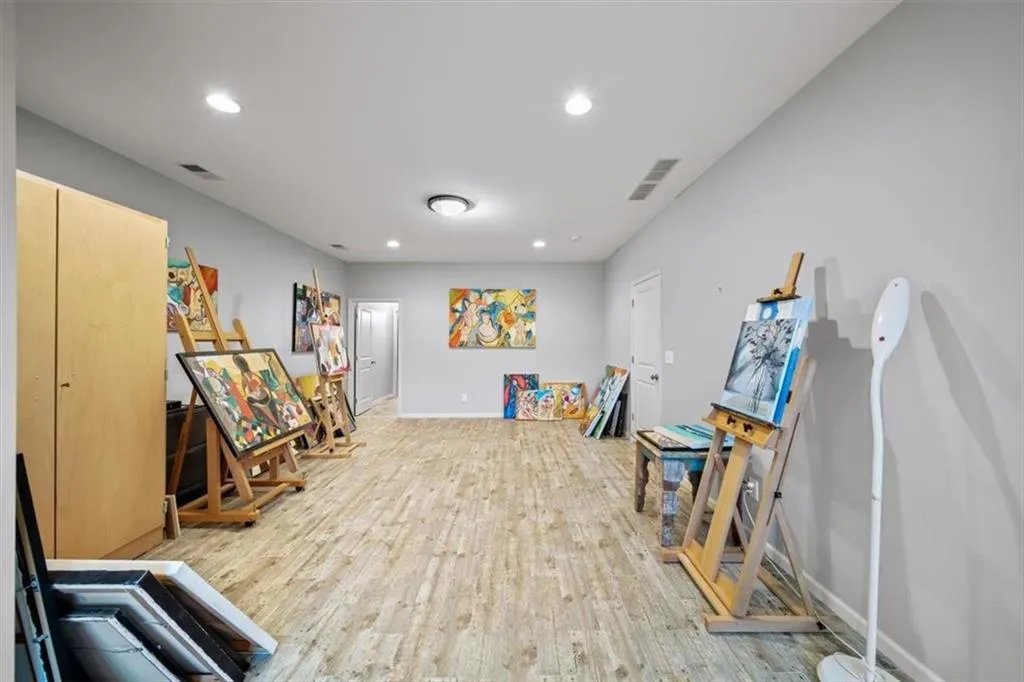 5564 High Point Road, Atlanta, Georgia 30342, 4 Bedrooms Bedrooms, ,4 BathroomsBathrooms,Residential,For Sale,5564 High Point Road,7692962