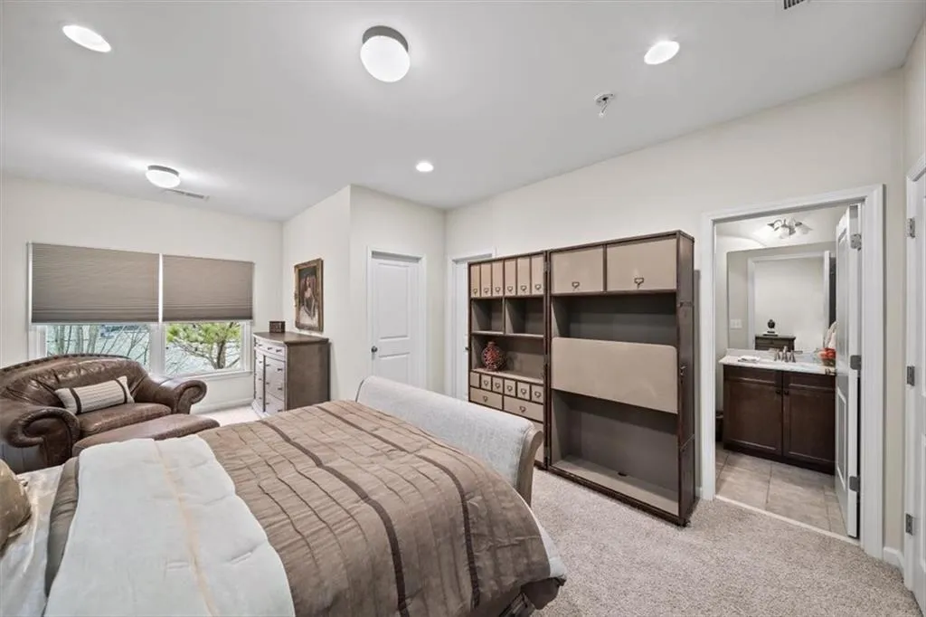 5564 High Point Road, Atlanta, Georgia 30342, 4 Bedrooms Bedrooms, ,4 BathroomsBathrooms,Residential,For Sale,5564 High Point Road,7692962