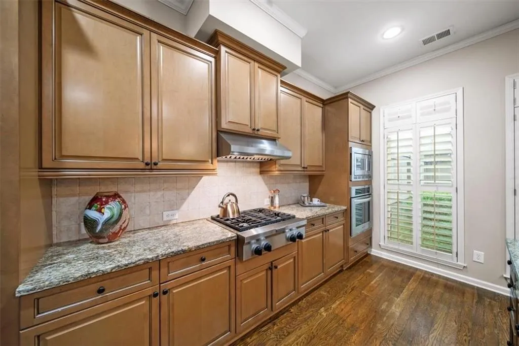 5564 High Point Road, Atlanta, Georgia 30342, 4 Bedrooms Bedrooms, ,4 BathroomsBathrooms,Residential,For Sale,5564 High Point Road,7692962