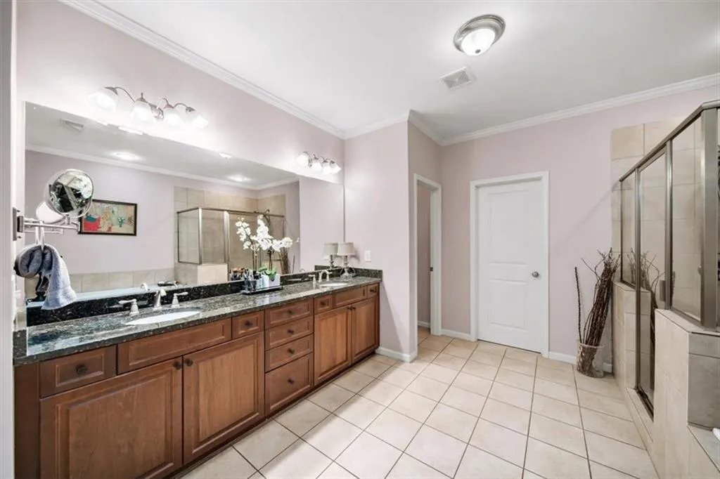 5564 High Point Road, Atlanta, Georgia 30342, 4 Bedrooms Bedrooms, ,4 BathroomsBathrooms,Residential,For Sale,5564 High Point Road,7692962