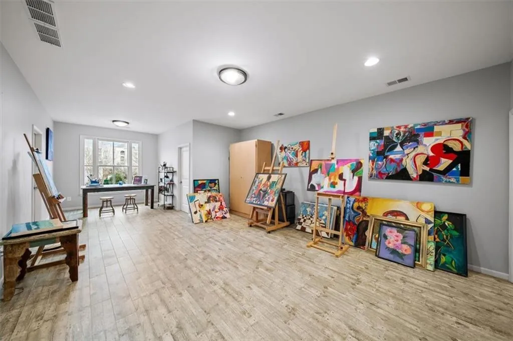 5564 High Point Road, Atlanta, Georgia 30342, 4 Bedrooms Bedrooms, ,4 BathroomsBathrooms,Residential,For Sale,5564 High Point Road,7692962