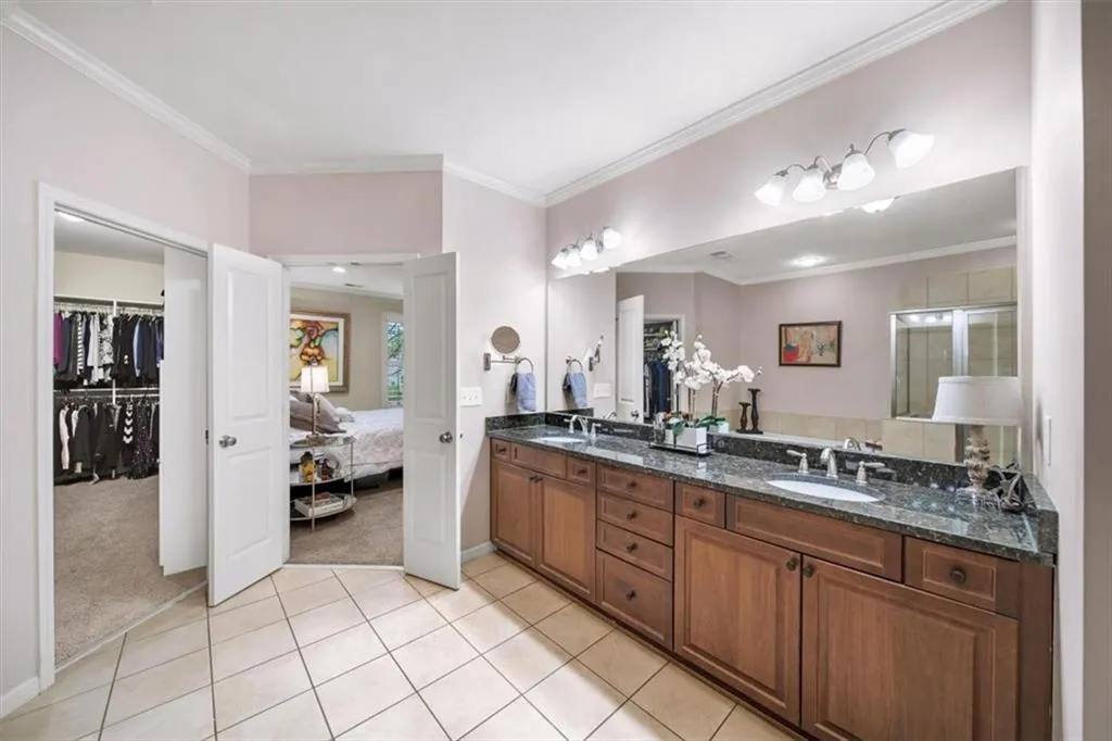 5564 High Point Road, Atlanta, Georgia 30342, 4 Bedrooms Bedrooms, ,4 BathroomsBathrooms,Residential,For Sale,5564 High Point Road,7692962