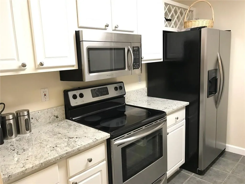 3655 Habersham Road Unit 326a, Atlanta, Georgia 30305, 2 Bedrooms Bedrooms, ,2 BathroomsBathrooms,Residential,Sold,3655 Habersham Road Unit 326a,5822625