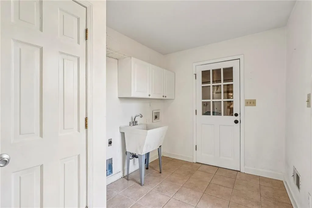 385 Stone Mill Trail, Atlanta, Georgia 30328, 3 Bedrooms Bedrooms, ,3 BathroomsBathrooms,Residential,Sold,385 Stone Mill Trail,7695413