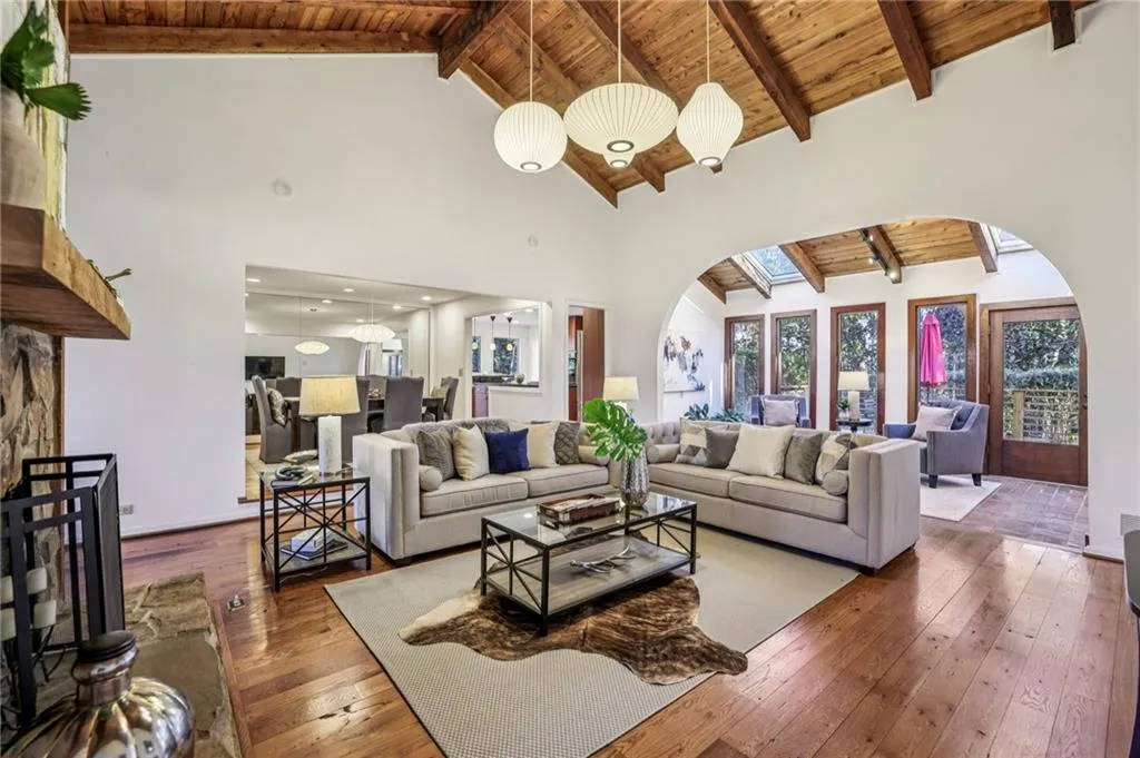 385 Stone Mill Trail, Atlanta, Georgia 30328, 3 Bedrooms Bedrooms, ,3 BathroomsBathrooms,Residential,Sold,385 Stone Mill Trail,7695413