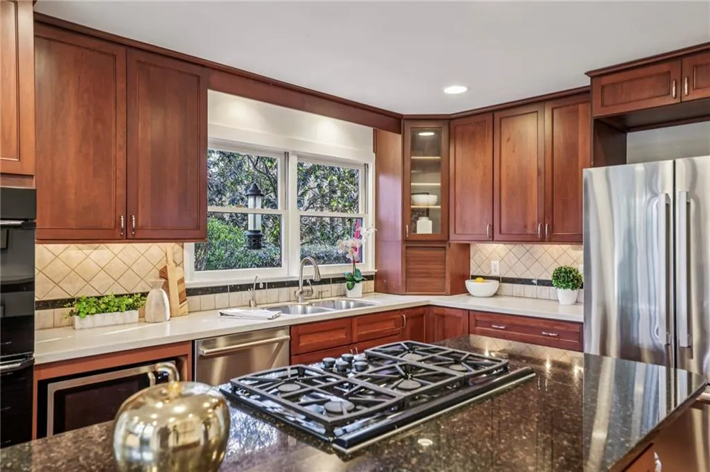 385 Stone Mill Trail, Atlanta, Georgia 30328, 3 Bedrooms Bedrooms, ,3 BathroomsBathrooms,Residential,Sold,385 Stone Mill Trail,7695413