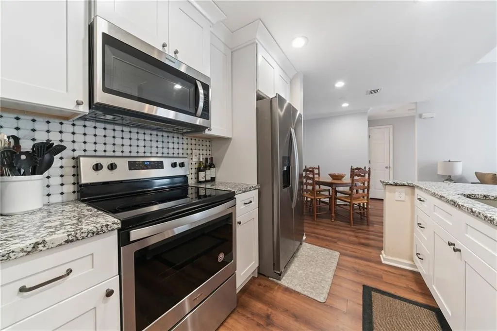 122 Granville Court, Atlanta, Georgia 30328, 2 Bedrooms Bedrooms, ,2 BathroomsBathrooms,Residential,Sold,122 Granville Court,6654124