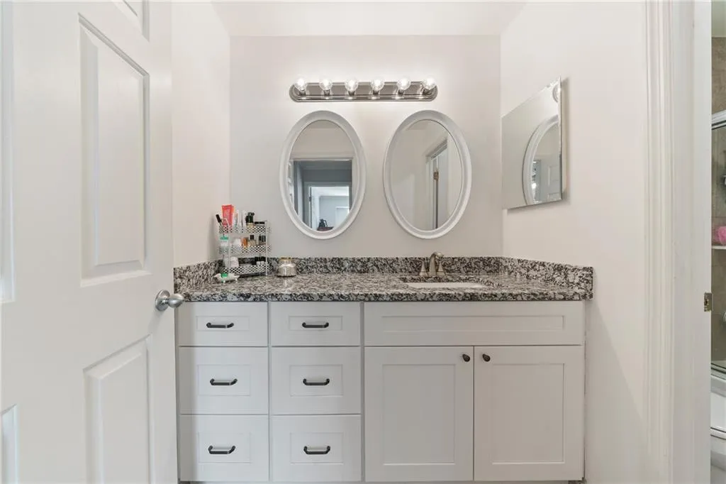 122 Granville Court, Atlanta, Georgia 30328, 2 Bedrooms Bedrooms, ,2 BathroomsBathrooms,Residential,Sold,122 Granville Court,6654124