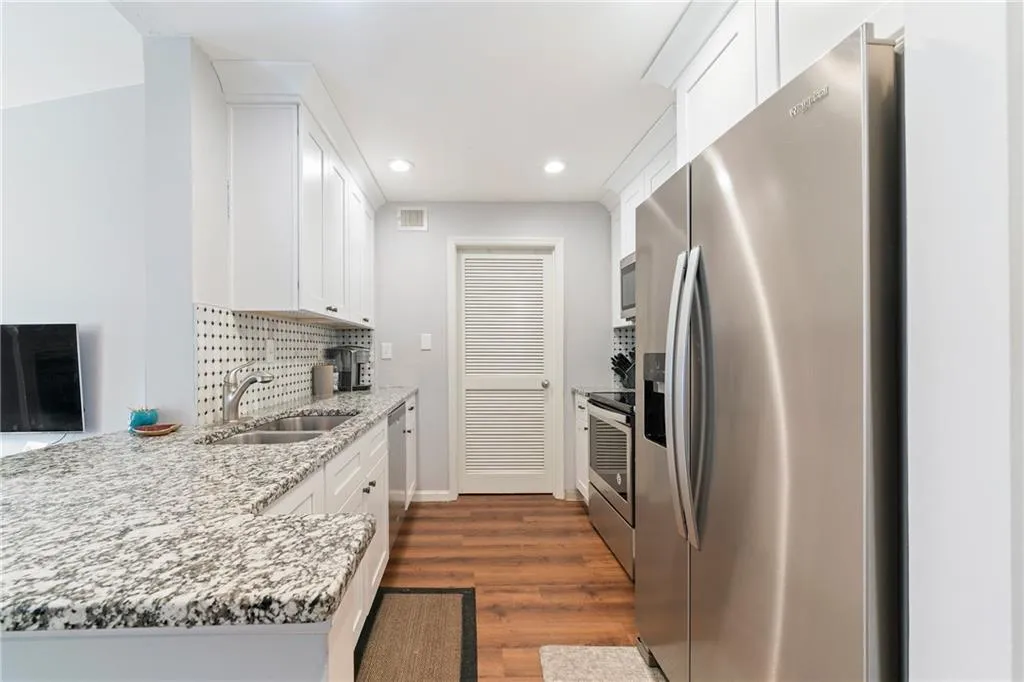 122 Granville Court, Atlanta, Georgia 30328, 2 Bedrooms Bedrooms, ,2 BathroomsBathrooms,Residential,Sold,122 Granville Court,6654124