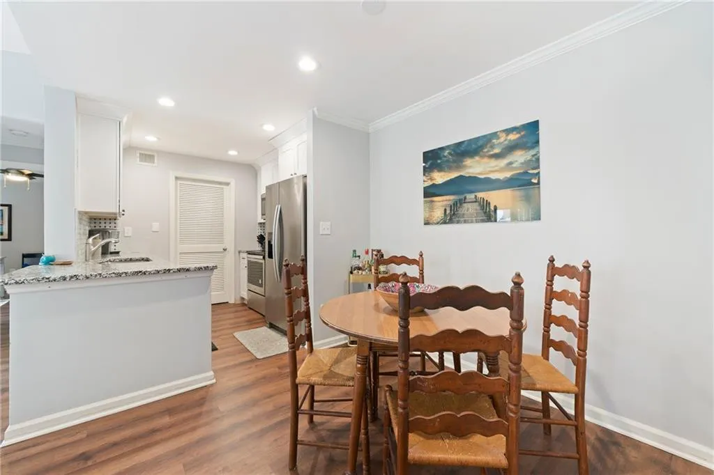 122 Granville Court, Atlanta, Georgia 30328, 2 Bedrooms Bedrooms, ,2 BathroomsBathrooms,Residential,Sold,122 Granville Court,6654124