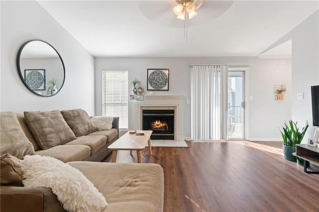 122 Granville Court, Atlanta, Georgia 30328, 2 Bedrooms Bedrooms, ,2 BathroomsBathrooms,Residential,Sold,122 Granville Court,6654124