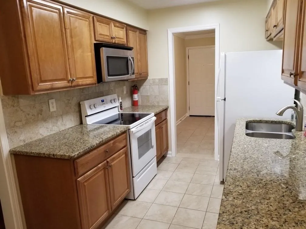 9400 Roberts Drive Unit 3a, Sandy Springs, Georgia 30350, 2 Bedrooms Bedrooms, ,2 BathroomsBathrooms,Residential,Sold,9400 Roberts Drive Unit 3a,6641693