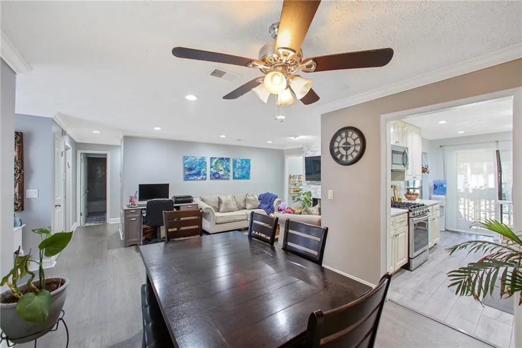 5135 Roswell Road Unit 3, Atlanta, Georgia 30342, 2 Bedrooms Bedrooms, ,2 BathroomsBathrooms,Residential,Sold,5135 Roswell Road Unit 3,7008716