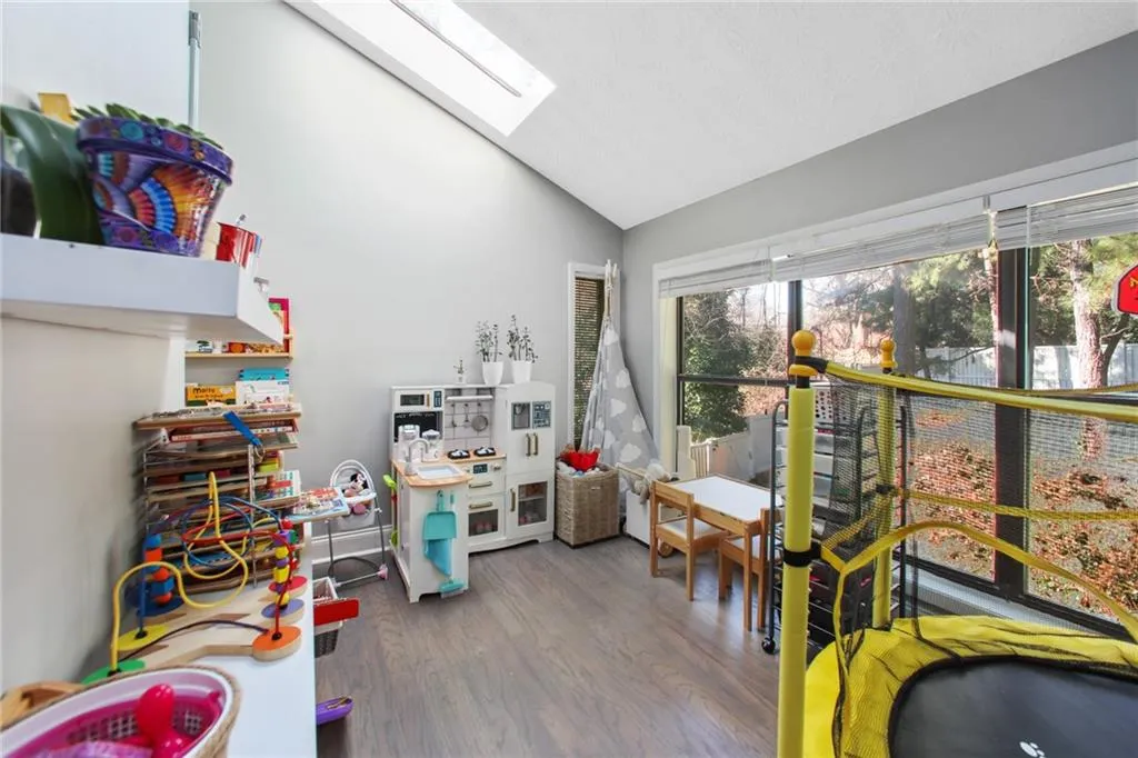 5135 Roswell Road Unit 3, Atlanta, Georgia 30342, 2 Bedrooms Bedrooms, ,2 BathroomsBathrooms,Residential,Sold,5135 Roswell Road Unit 3,7008716