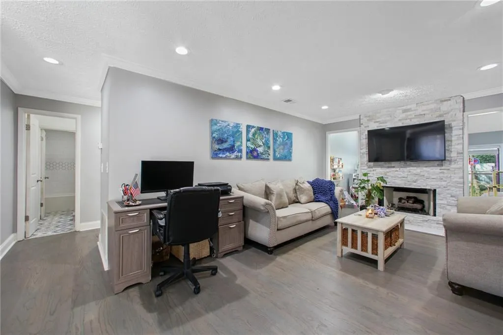 5135 Roswell Road Unit 3, Atlanta, Georgia 30342, 2 Bedrooms Bedrooms, ,2 BathroomsBathrooms,Residential,Sold,5135 Roswell Road Unit 3,7008716