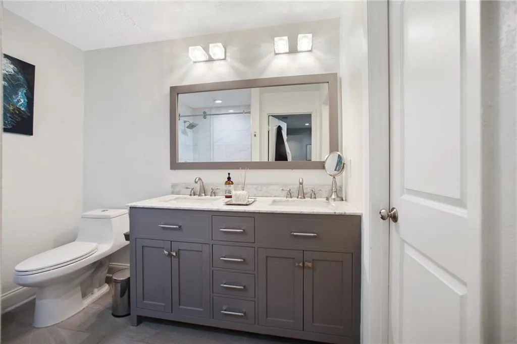 5135 Roswell Road Unit 3, Atlanta, Georgia 30342, 2 Bedrooms Bedrooms, ,2 BathroomsBathrooms,Residential,Sold,5135 Roswell Road Unit 3,7008716