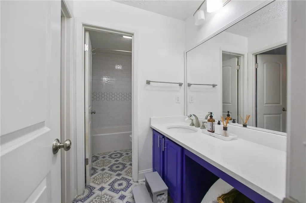 5135 Roswell Road Unit 3, Atlanta, Georgia 30342, 2 Bedrooms Bedrooms, ,2 BathroomsBathrooms,Residential,Sold,5135 Roswell Road Unit 3,7008716