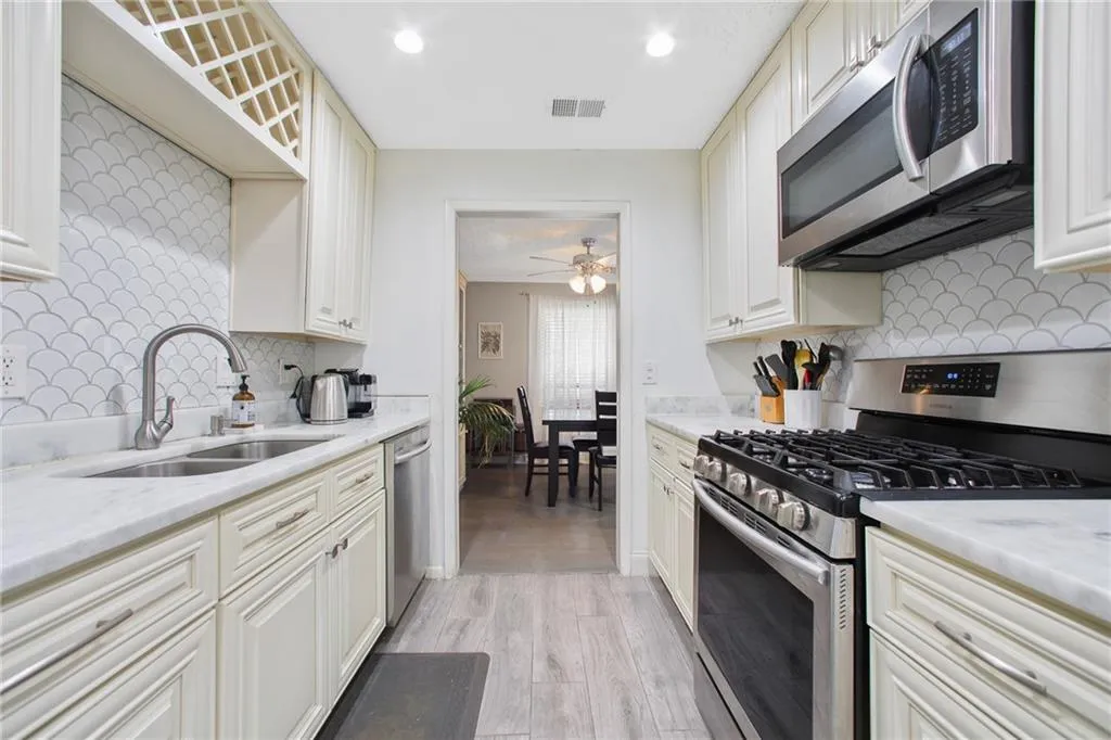 5135 Roswell Road Unit 3, Atlanta, Georgia 30342, 2 Bedrooms Bedrooms, ,2 BathroomsBathrooms,Residential,Sold,5135 Roswell Road Unit 3,7008716