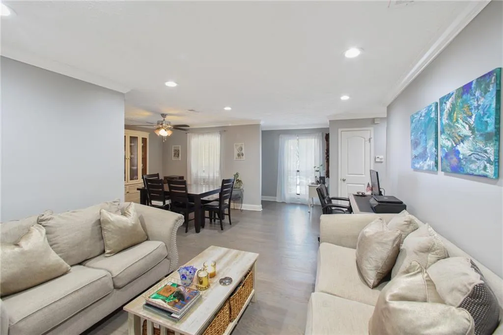 5135 Roswell Road Unit 3, Atlanta, Georgia 30342, 2 Bedrooms Bedrooms, ,2 BathroomsBathrooms,Residential,Sold,5135 Roswell Road Unit 3,7008716