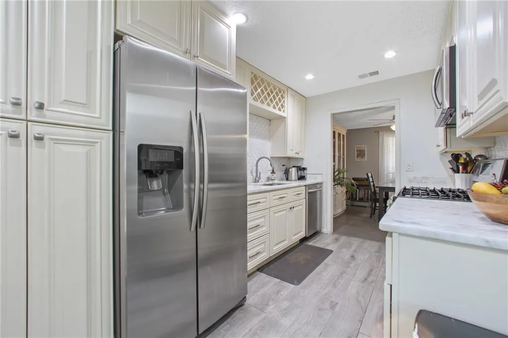 5135 Roswell Road Unit 3, Atlanta, Georgia 30342, 2 Bedrooms Bedrooms, ,2 BathroomsBathrooms,Residential,Sold,5135 Roswell Road Unit 3,7008716