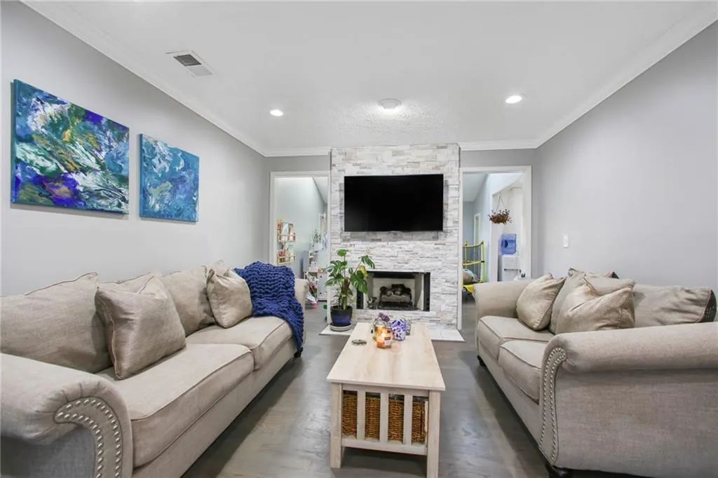 5135 Roswell Road Unit 3, Atlanta, Georgia 30342, 2 Bedrooms Bedrooms, ,2 BathroomsBathrooms,Residential,Sold,5135 Roswell Road Unit 3,7008716