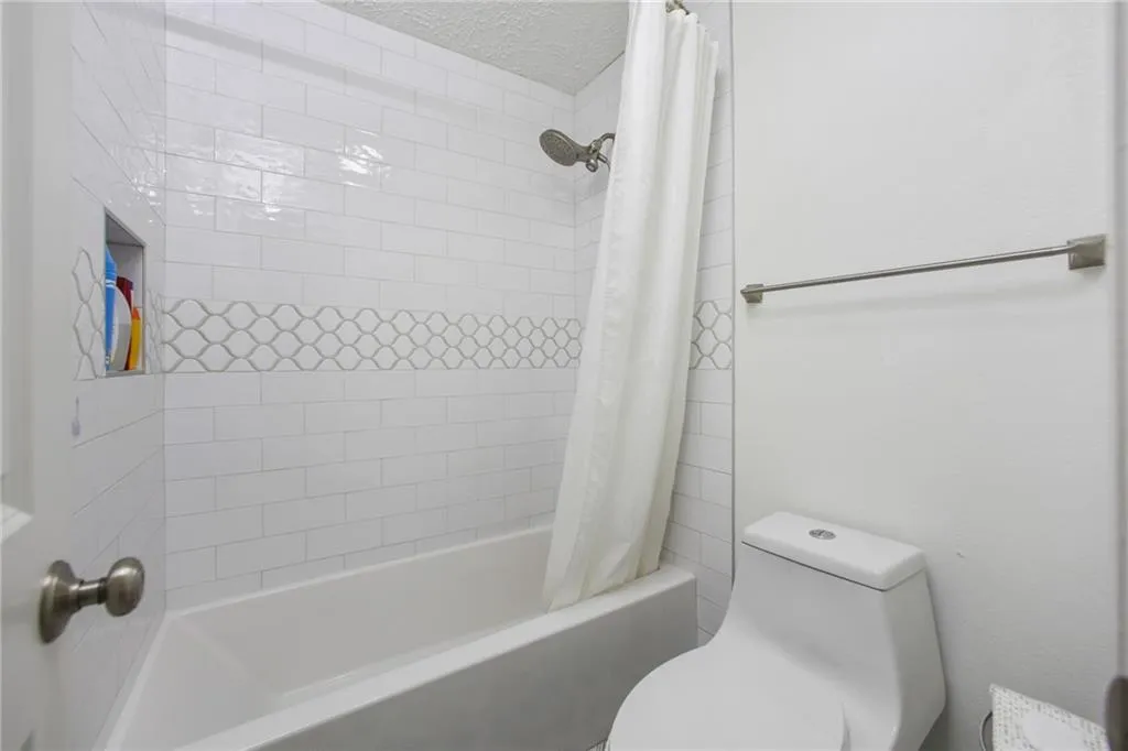 5135 Roswell Road Unit 3, Atlanta, Georgia 30342, 2 Bedrooms Bedrooms, ,2 BathroomsBathrooms,Residential,Sold,5135 Roswell Road Unit 3,7008716