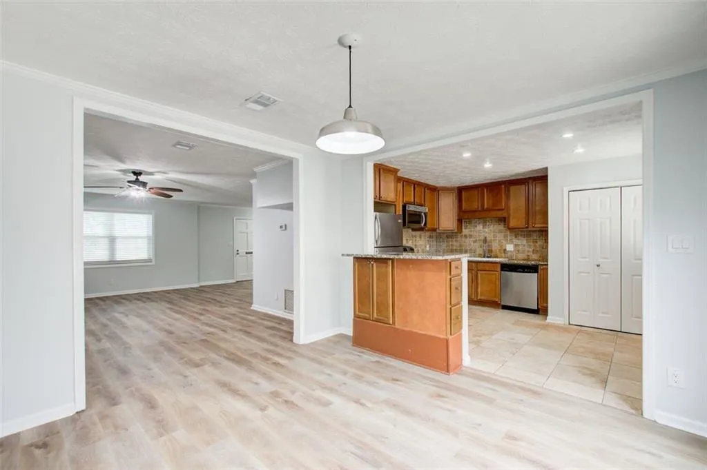 280 Winding River Drive Unit B, Sandy Springs, Georgia 30350, 3 Bedrooms Bedrooms, ,2 BathroomsBathrooms,Residential,Sold,280 Winding River Drive Unit B,7265752