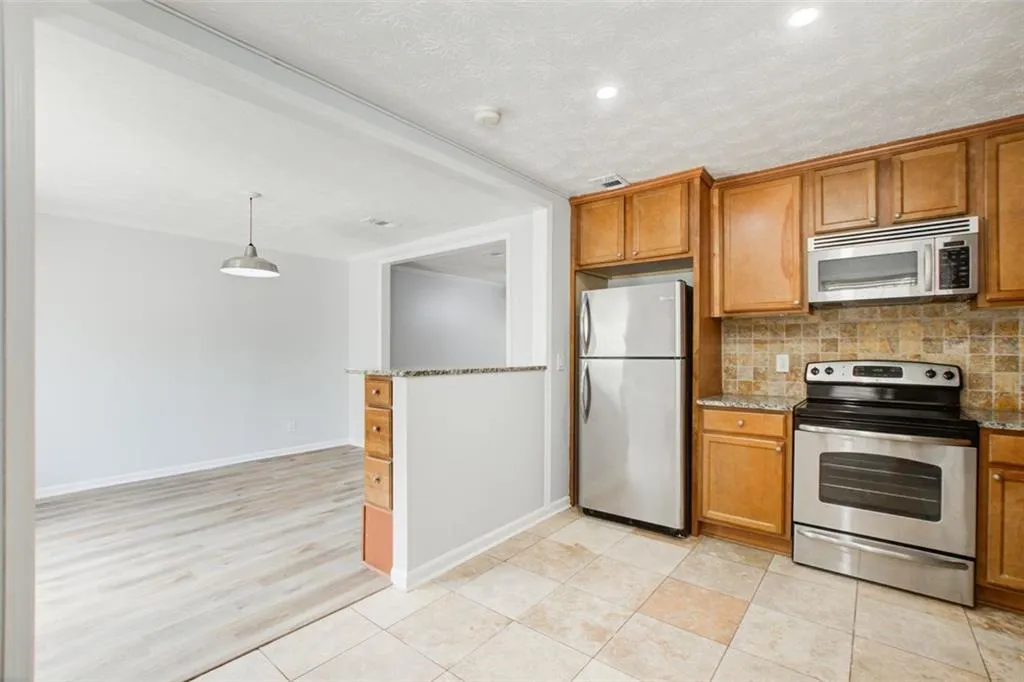 280 Winding River Drive Unit B, Sandy Springs, Georgia 30350, 3 Bedrooms Bedrooms, ,2 BathroomsBathrooms,Residential,Sold,280 Winding River Drive Unit B,7265752