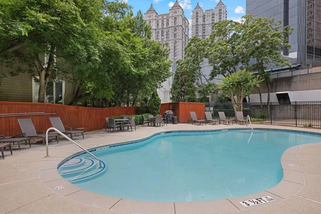 175 15th Street Ne Unit 410, Atlanta, Georgia 30309, 2 Bedrooms Bedrooms, ,2 BathroomsBathrooms,Residential,For Sale,175 15th Street Ne Unit 410,7586075