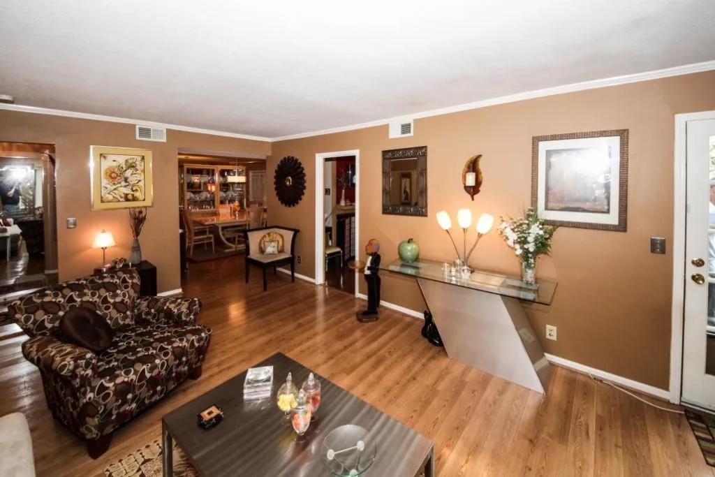 6851 Roswell Road Unit E-10, Atlanta, Georgia 30328, 3 Bedrooms Bedrooms, ,2 BathroomsBathrooms,Residential,Sold,6851 Roswell Road Unit E-10,6069225