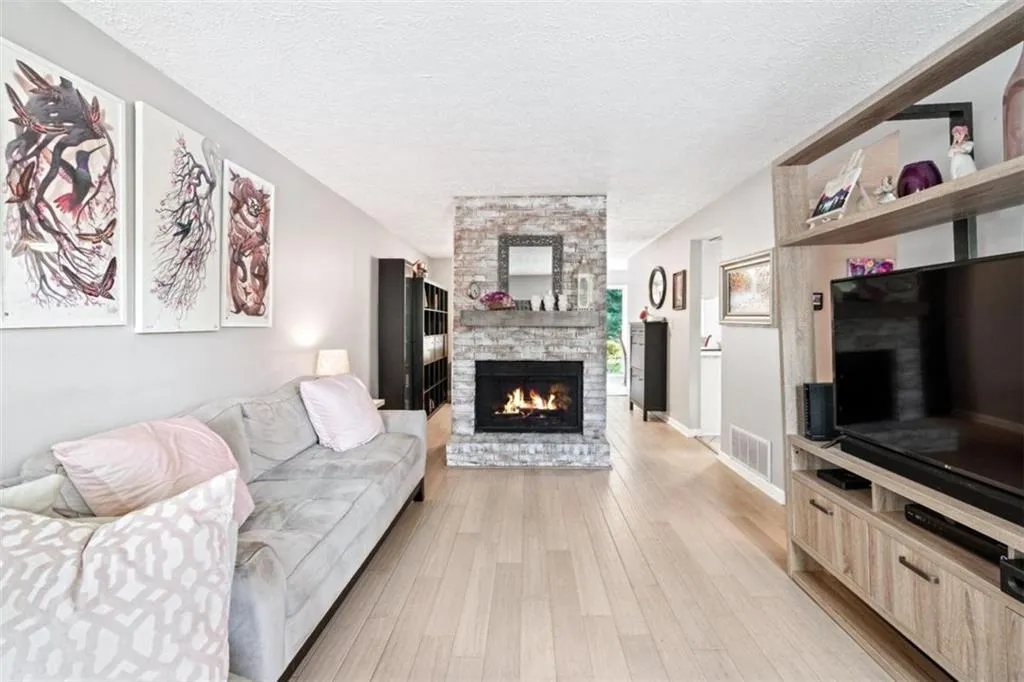 7750 Roswell Road Unit 10h, Sandy Springs, Georgia 30350, 2 Bedrooms Bedrooms, ,1 BathroomBathrooms,Residential,Sold,7750 Roswell Road Unit 10h,7436243 7750 Roswell Road Unit 10h, Sandy Springs, Georgia 30350, 2 Bedrooms Bedrooms, ,1 BathroomBathrooms,Residential,Sold,7750 Roswell Road Unit 10h,7436243