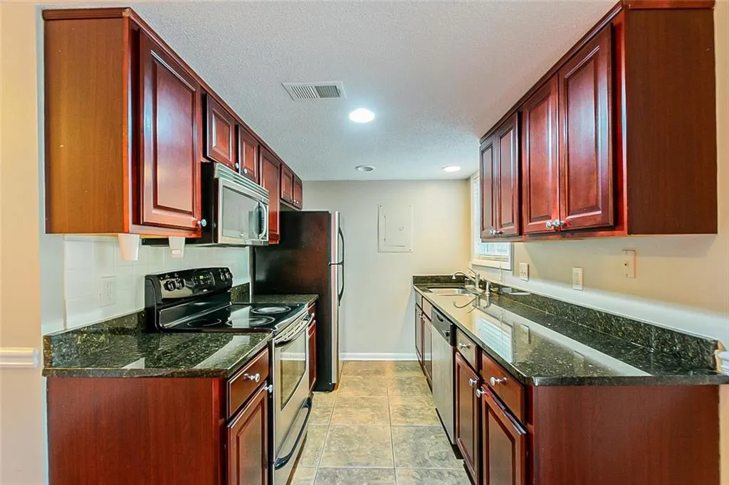 6900 Roswell Road Unit M5, Atlanta, Georgia 30328, 2 Bedrooms Bedrooms, ,2 BathroomsBathrooms,Residential,Sold,6900 Roswell Road Unit M5,7003996