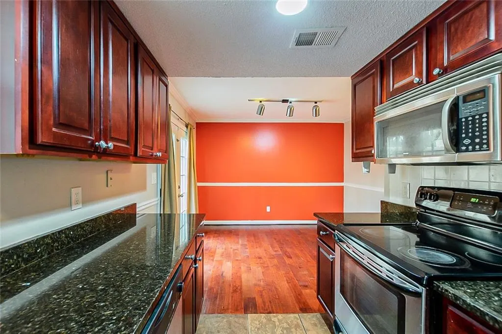 6900 Roswell Road Unit M5, Atlanta, Georgia 30328, 2 Bedrooms Bedrooms, ,2 BathroomsBathrooms,Residential,Sold,6900 Roswell Road Unit M5,7003996