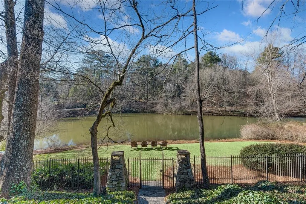 5549 Long Island Drive Nw, Atlanta, Georgia 30327, 6 Bedrooms Bedrooms, ,7 BathroomsBathrooms,Residential,Sold,5549 Long Island Drive Nw,6828976