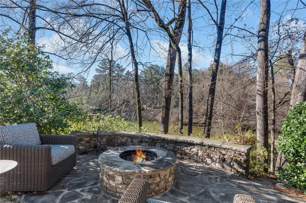5549 Long Island Drive Nw, Atlanta, Georgia 30327, 6 Bedrooms Bedrooms, ,7 BathroomsBathrooms,Residential,Sold,5549 Long Island Drive Nw,6828976