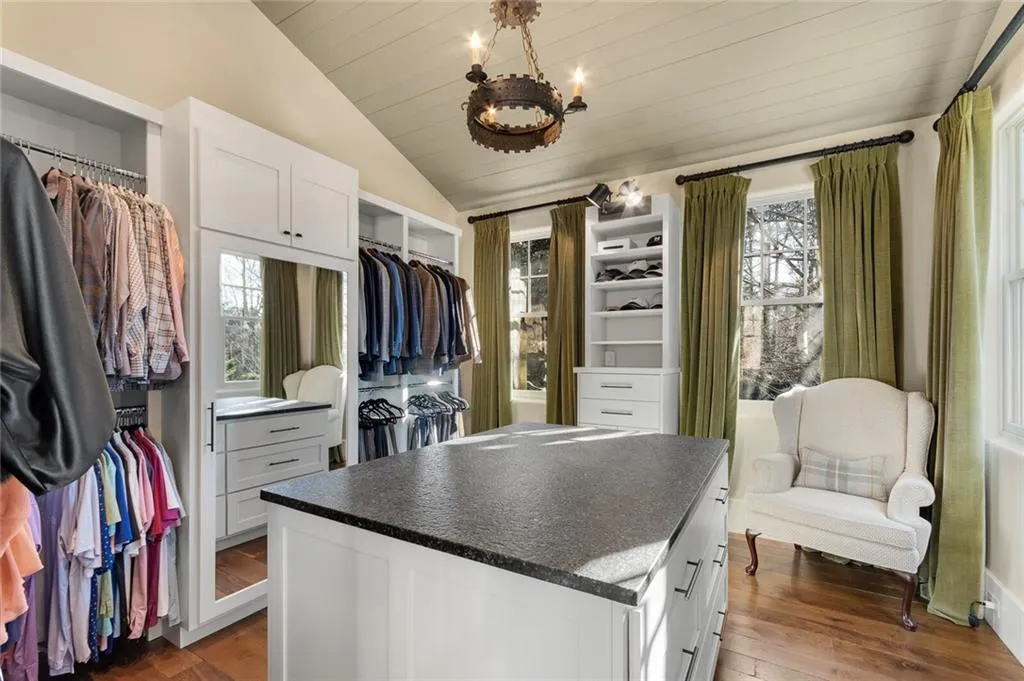 5549 Long Island Drive Nw, Atlanta, Georgia 30327, 6 Bedrooms Bedrooms, ,7 BathroomsBathrooms,Residential,Sold,5549 Long Island Drive Nw,6828976
